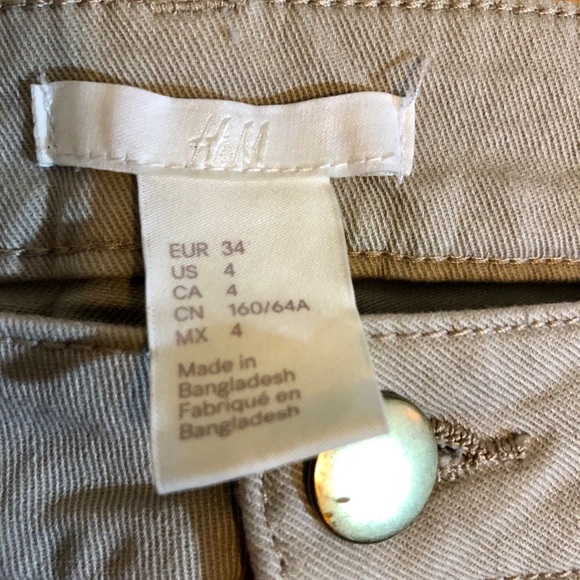 Beige/ tan H&M shorts size 4. Fits like a xs/s - Picture 2 of 3